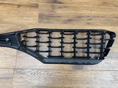 Решетка радиатора MASERATI Quattroporte S 673006996 М156, левая