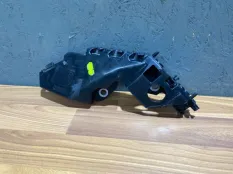 Кронштейн бампера 5NR807183B, левый