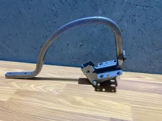 Петля багажной двери 6RF827302A, правая