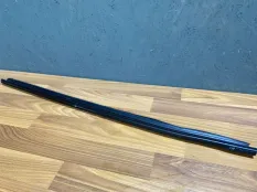 Уплотнитель двери 803308376R, передний правый