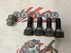 Болты секретки BMW E90 36136786483