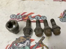 Болты секретки BMW E90 36136781150