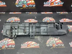 Кронштейн радиатора BMW E90 17107524912 N46, левый