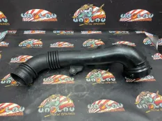 Патрубок интеркулера BMW E91 11.2007 13717590306 УНИВЕРСАЛ N54B30A