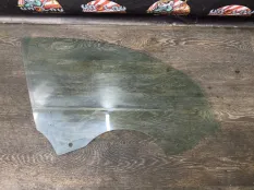 Стекло двери BMW F20 2012 51337242564 ХЭТЧБЕК N13B16A, переднее правое