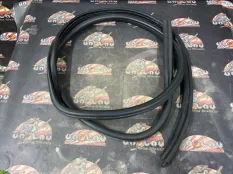 Уплотнительная резинка боковой двери BMW E87 51727159211, передняя