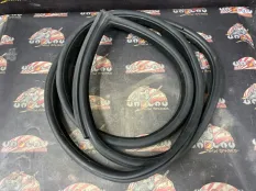 Уплотнительная резинка боковой двери BMW E92 51767175784 КУПЕ N54, передняя правая