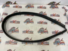 Уплотнительная резинка капота BMW F30 08.2013 51767255802 СЕДАН N47D20C