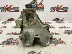 Кронштейн двигателя BMW F15 03.2014 22116882032 КРОССОВЕР N57D30A, правый
