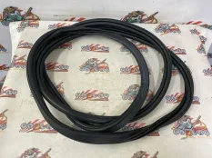 Уплотнительная резинка крышки багажника BMW E70 01.2012 51767177284 КРОССОВЕР N57D30A