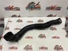 Патрубок интеркулера BMW F30 24.10.2012 13717597592 СЕДАН N20B20B