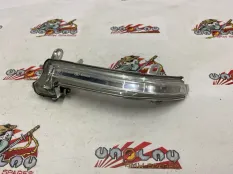 Повторитель поворота в зеркало BMW F30 63137280771, левый