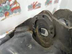 Кулак BMW F48 29.07.2016 33306898963 B48O, задний левый