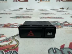 Кнопка аварийной сигнализации BMW E46 2005-03-10 61318368920 КУПЕ N46B20A