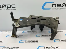 Кронштейн абсорбера BMW M3 E92 01.10.2007 16136768644 КУПЕ S65
