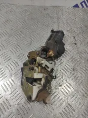 Замок двери задний правый Mitsubishi Legnum