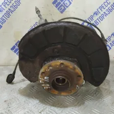 Поворотный кулак передний правый Volkswagen Passat