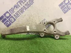 Поворотный кулак передний правый Toyota Mark X