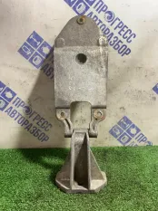 Петля капота передняя левая Renault Premium