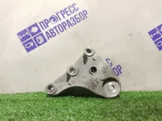 Кронштейн двигателя передний правый Volkswagen