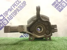 Поворотный кулак передний правый Nissan Tiida