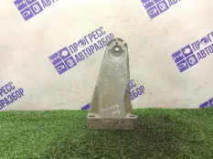 Кронштейн двигателя правый Mercedes-Benz W204