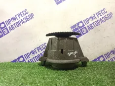 Подушка двигателя левая Mercedes-Benz W204