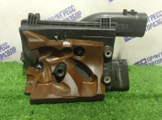 Корпус воздушного фильтра левый Lexus LS 460 СЕДАН