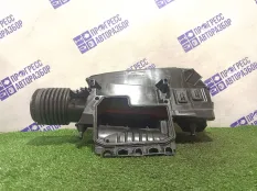 Корпус воздушного фильтра Mercedes-Benz W204