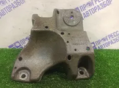 Кронштейн двигателя правый Volkswagen Touareg