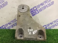 Кронштейн двигателя левый Volkswagen Touareg