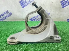 Кронштейн привода правый Nissan Terrano КРОССОВЕР