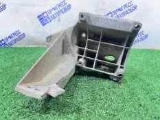 Кронштейн двигателя правый BMW 7-Series E38 СЕДАН