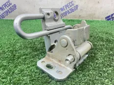 Петля замка двери задняя правая Volkswagen Bora