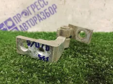 Петля двери передняя правая Volkswagen Bora СЕДАН