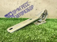 Петля капота передняя левая Volkswagen Passat B5