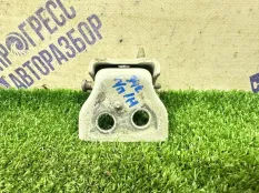 Петля двери передняя правая Peugeot Partner