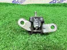 Петля двери передняя правая Ford Fiesta ХЕТЧБЕК