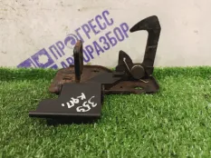 Крюк замка капота Volkswagen Touareg КРОССОВЕР 3.2