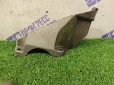 Кронштейн двигателя левый Audi A4 B7 2.0 BWE