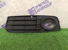 Накладка противотуманной фары передняя левая Audi