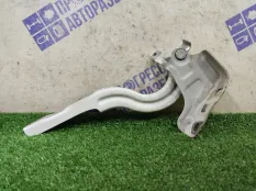 Петля капота передняя левая KIA Rio 4 1.4 G4LC