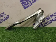 Петля капота передняя правая Volkswagen Polo СЕДАН