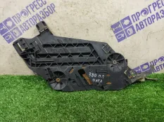 Кронштейн фары передний правый Skoda Octavia