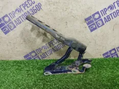 Петля капота передняя левая Skoda Octavia ЛИФТБЭК