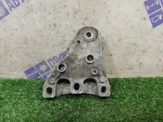 Кронштейн двигателя правый Volkswagen Polo СЕДАН