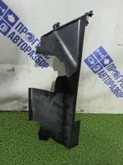 Дефлектор радиатора правый Renault Megane 3