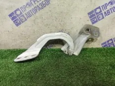 Петля капота левая Ford Focus 3 1.6 2012