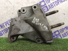 Кронштейн двигателя правый Ford Focus 1 СЕДАН 2.0