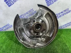 Кулак задний левый Volvo XC90 ВНЕДОРОЖНИК 2.0